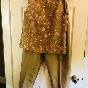 Adorable Silk Summer Pant Suit